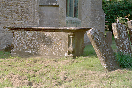 Dew Memorial, Somerton (listed building photograph)